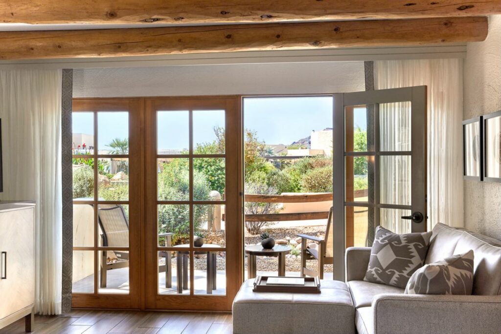 jw-phxcb-jwmphxcbgr556923-27864_Classic-Hor