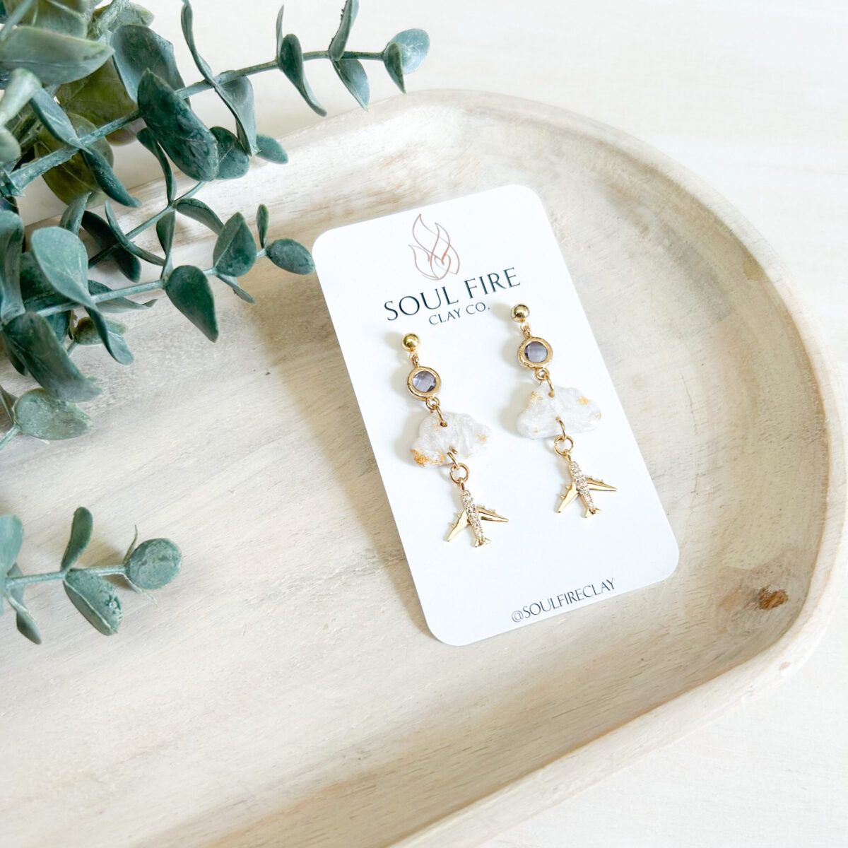 Boucles d’oreilles Soul Fire Clay – Avion avec pendentifs nuages