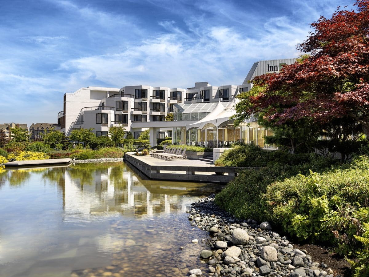 Inn-at-Laurel-Point-Reflecting-Pool-2-1200x900