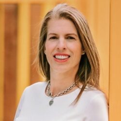 Jenn Lofgren Headshot